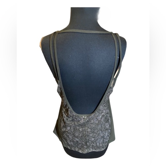 Lululemon define jacket & leggings bundle size 4 - Picture 11 of 15